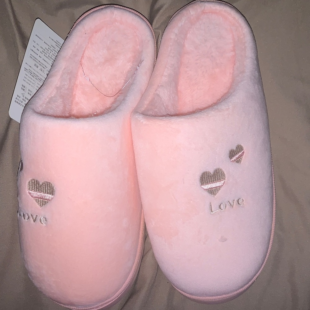 Source Unknown Pink Heart Slippers